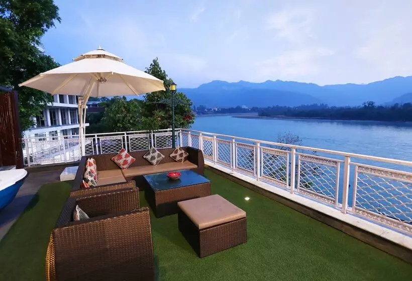 Отель Ganga Kinare  A Riverside Boutique Resort, Rishikesh