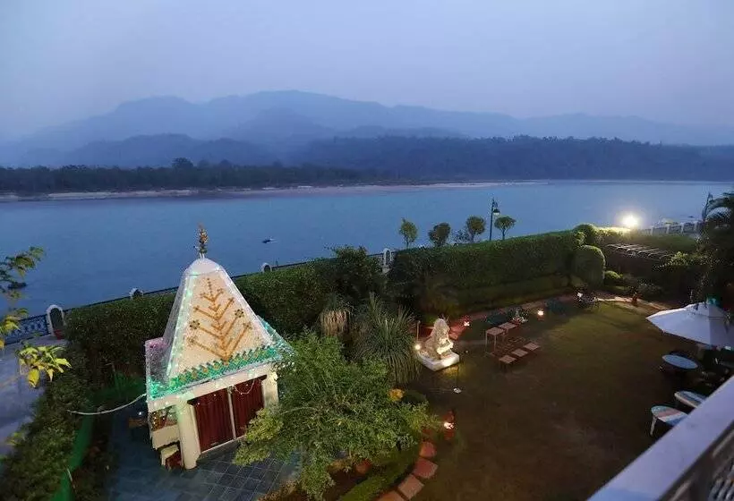 Отель Ganga Kinare  A Riverside Boutique Resort, Rishikesh