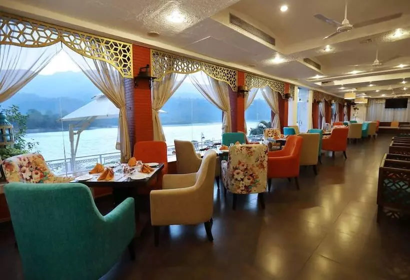 Отель Ganga Kinare  A Riverside Boutique Resort, Rishikesh