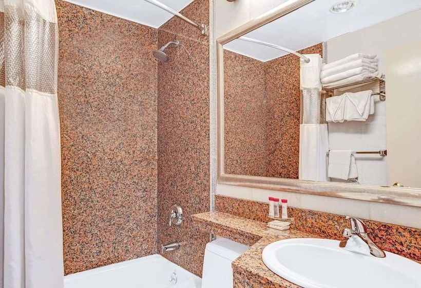 호텔 Ramada by Wyndham Jamaica/Queens