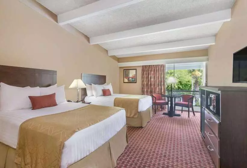 Отель Travelodge By Wyndham Lakeland