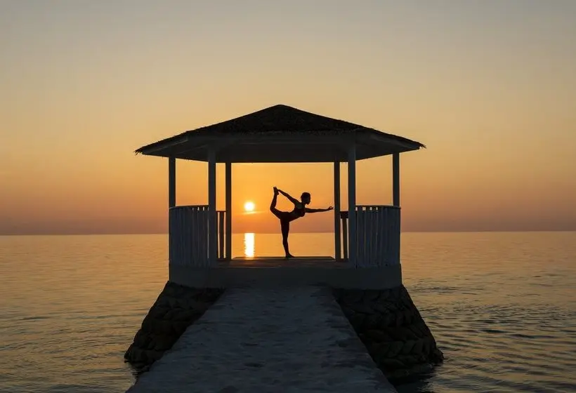 Centara Ras Fushi Resort & Spa Maldives