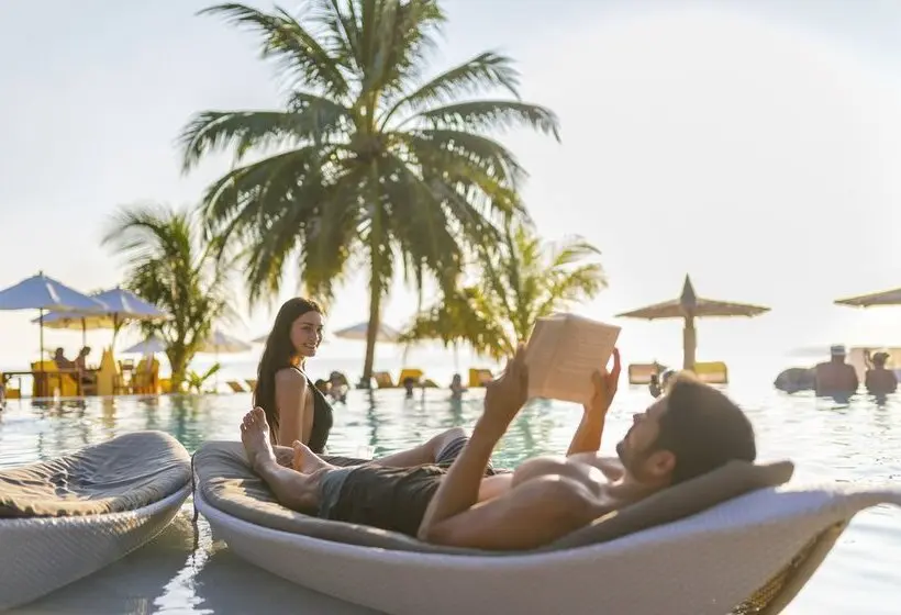 Centara Ras Fushi Resort & Spa Maldives
