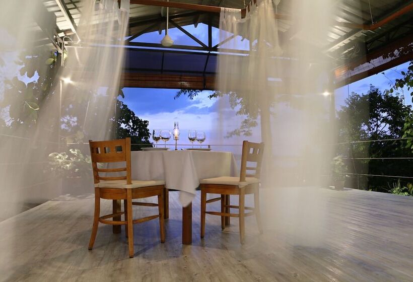 בית מלון כפרי Ambong Rainforest Retreat