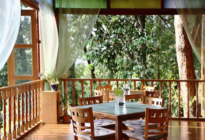 בית מלון כפרי Ambong Rainforest Retreat