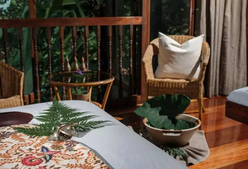 Hotel Ambong Rainforest Retreat