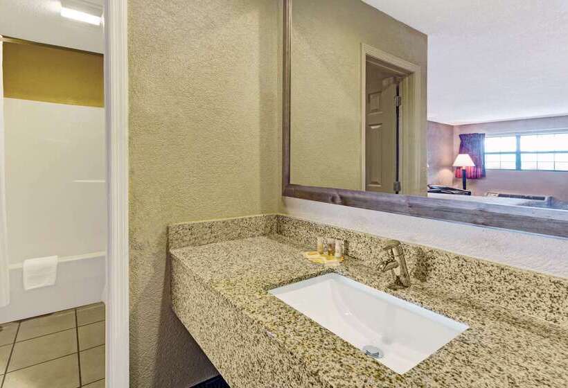 فندق Days Inn By Wyndham Cherokee Near Casino