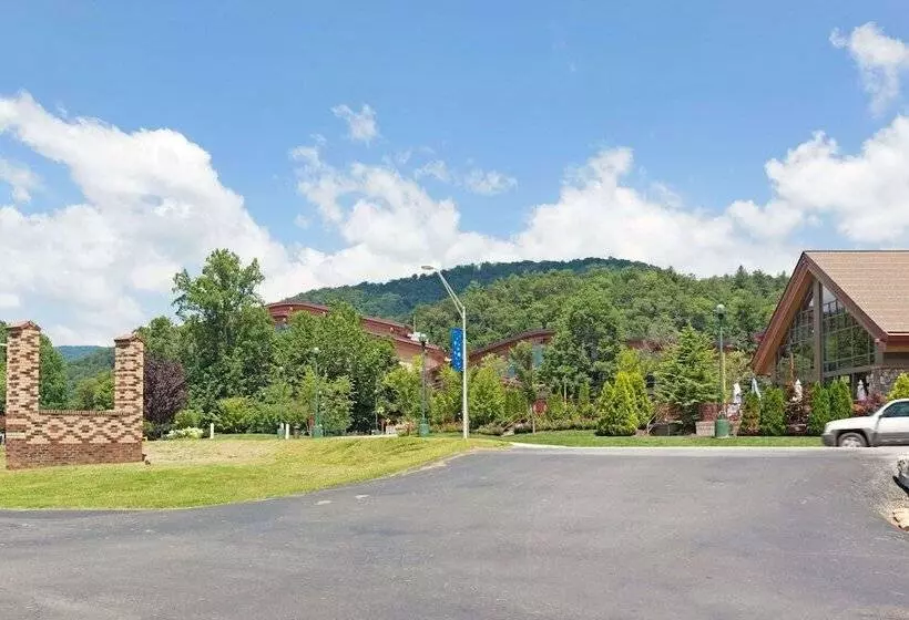 Отель Days Inn By Wyndham Cherokee Near Casino