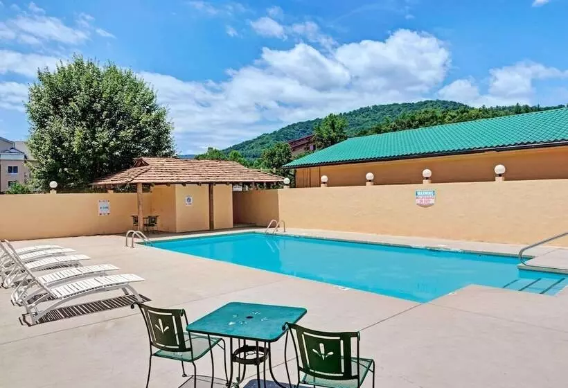 Отель Days Inn By Wyndham Cherokee Near Casino