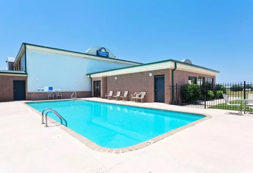 ホテル Days Inn & Suites By Wyndham Wynne