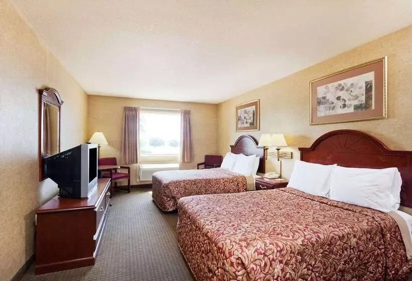 ホテル Days Inn & Suites By Wyndham Wynne