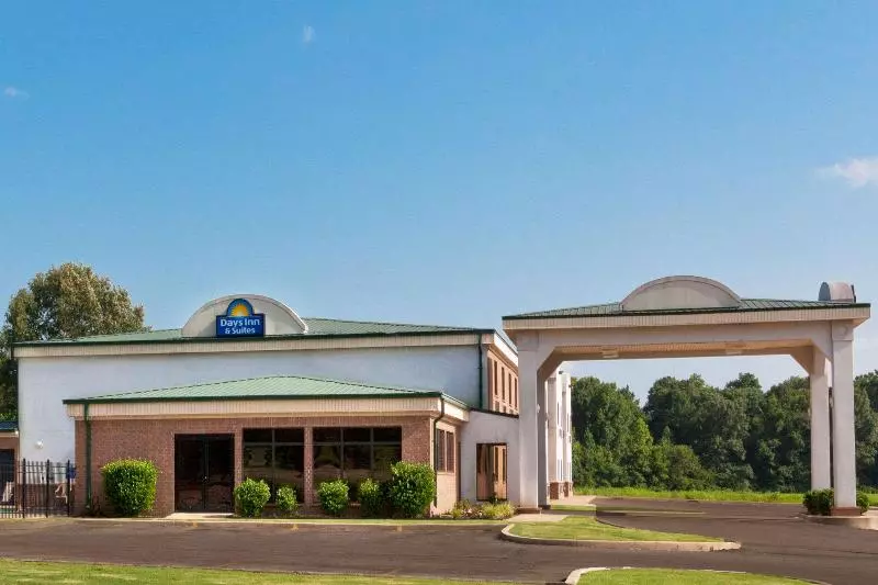 ホテル Days Inn & Suites By Wyndham Wynne