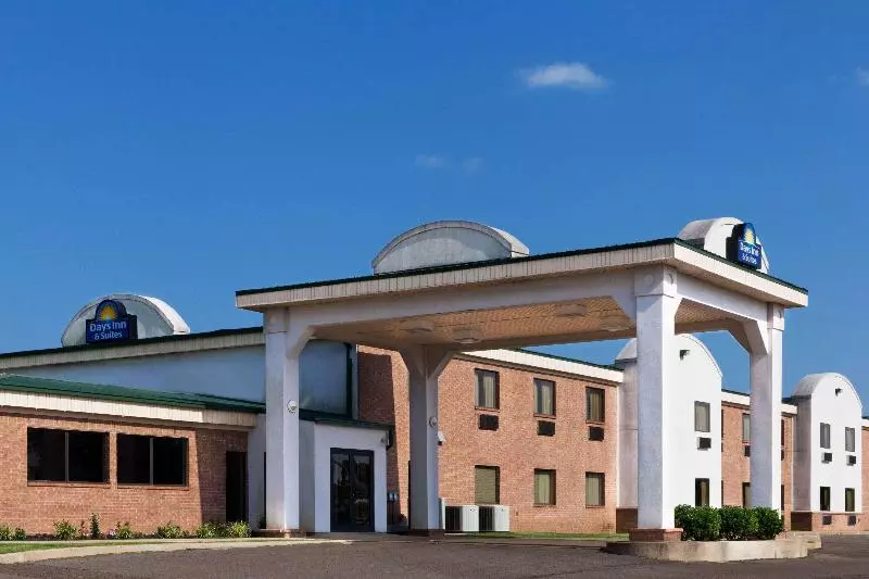 ホテル Days Inn & Suites By Wyndham Wynne