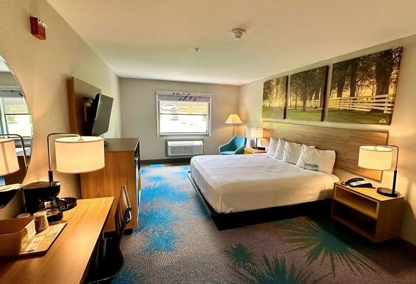 ホテル Days Inn & Suites By Wyndham Wynne