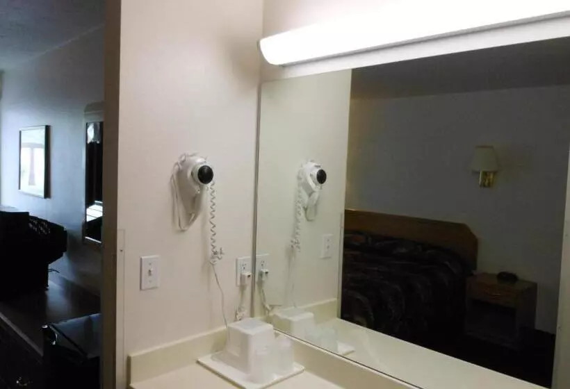 酒店 Economy Inn & Suites