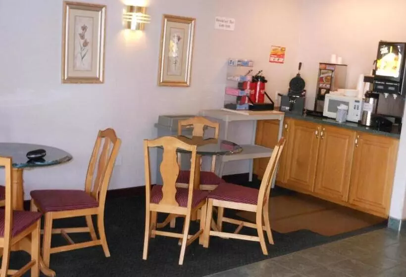 酒店 Economy Inn & Suites