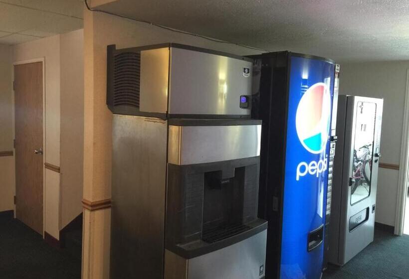 בית מלון כפרי Economy Inn & Suites