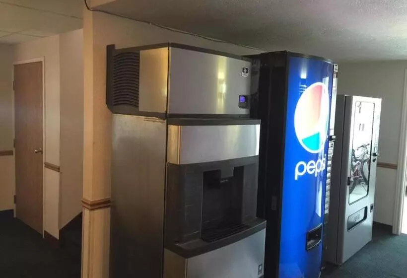 酒店 Economy Inn & Suites