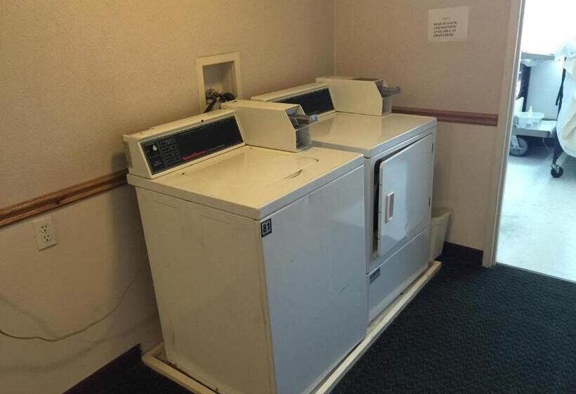 בית מלון כפרי Economy Inn & Suites