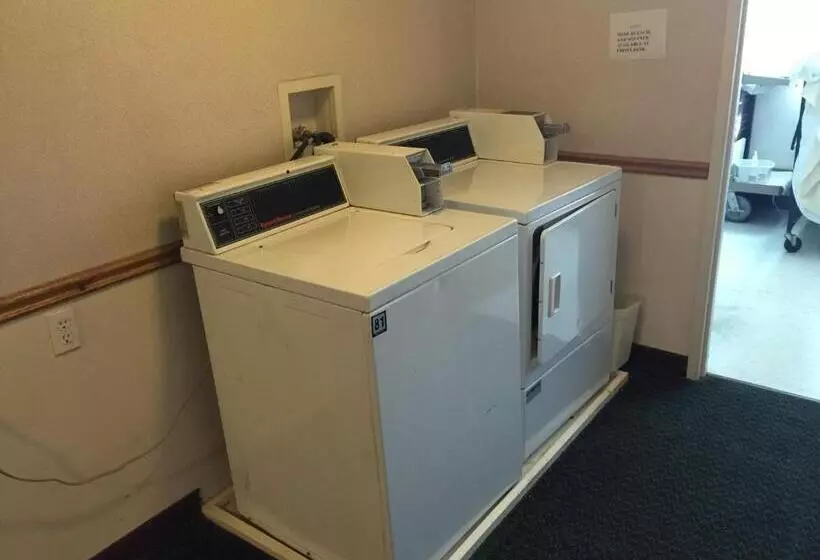 酒店 Economy Inn & Suites