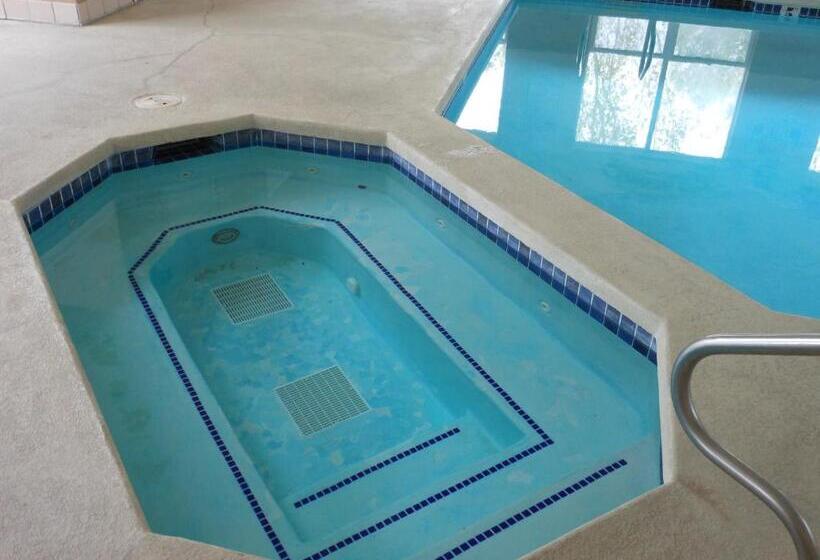 בית מלון כפרי Economy Inn & Suites