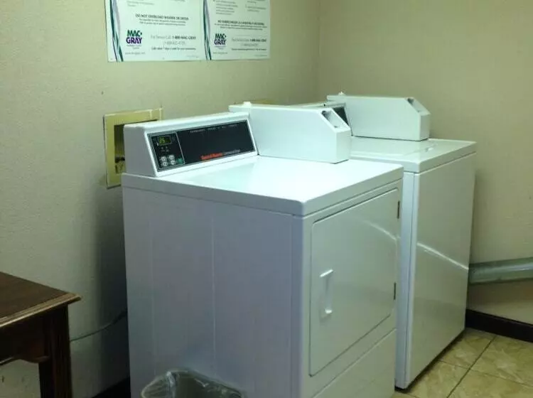 호텔 Executive Inn