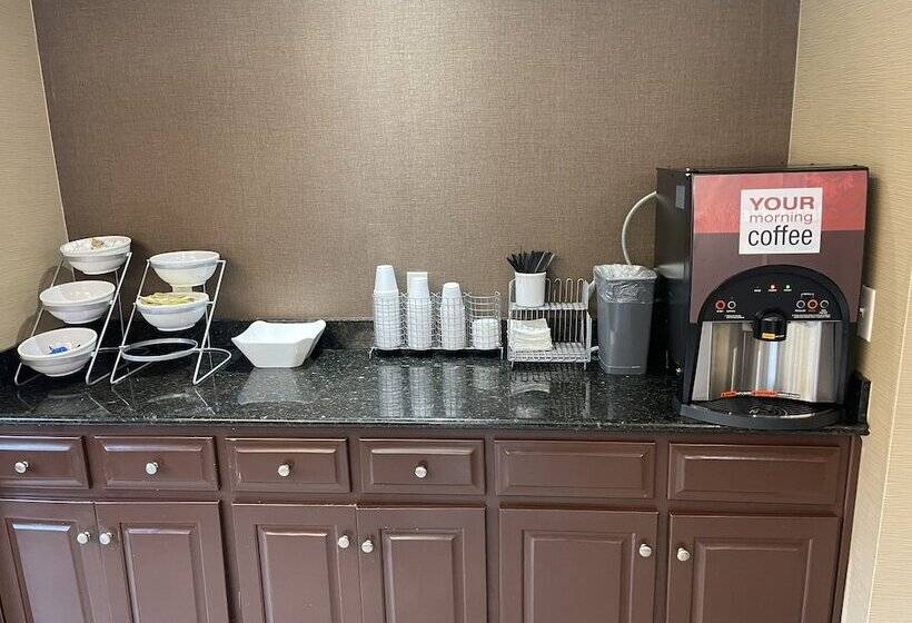 בית מלון כפרי Red Roof Inn Newport News  Yorktown