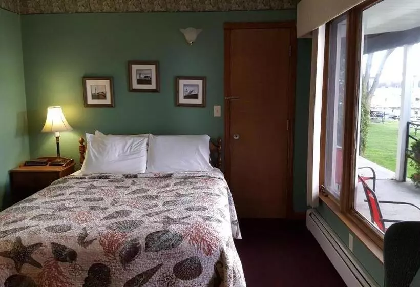 Hotelli Snug Harbor Inn