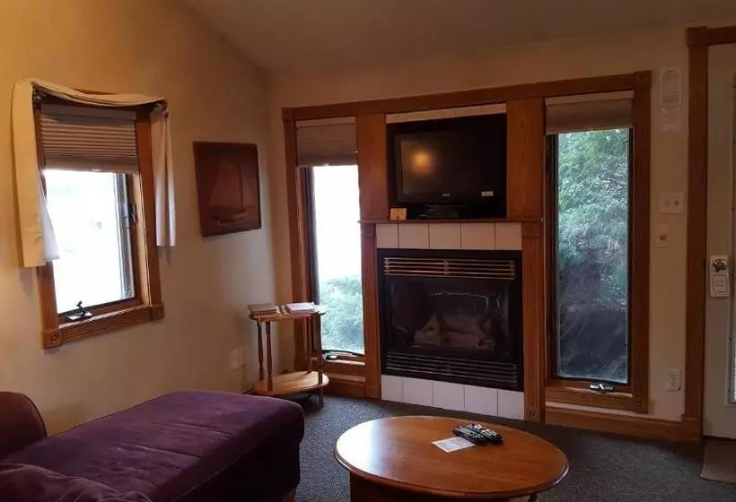 Hotelli Snug Harbor Inn