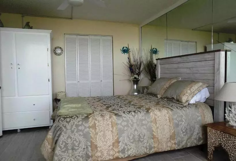 استراحتگاه Islander East Searenity