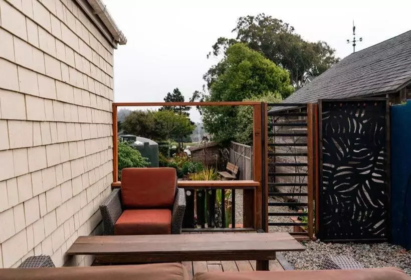 Headlands Inn Bed And Breakfast