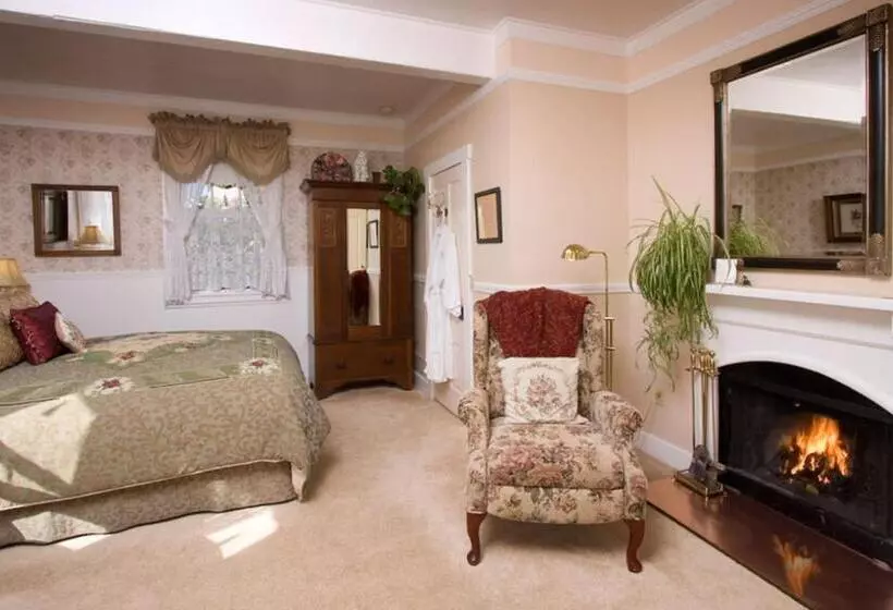 Headlands Inn Bed And Breakfast