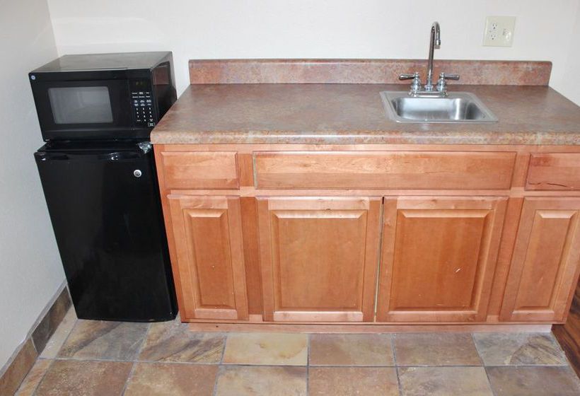 فندق Rodeway Inn & Suites