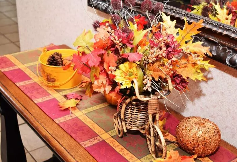 Beachfront Hotel Houghton Lake