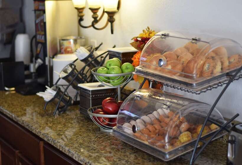 Beachfront Hotel Houghton Lake