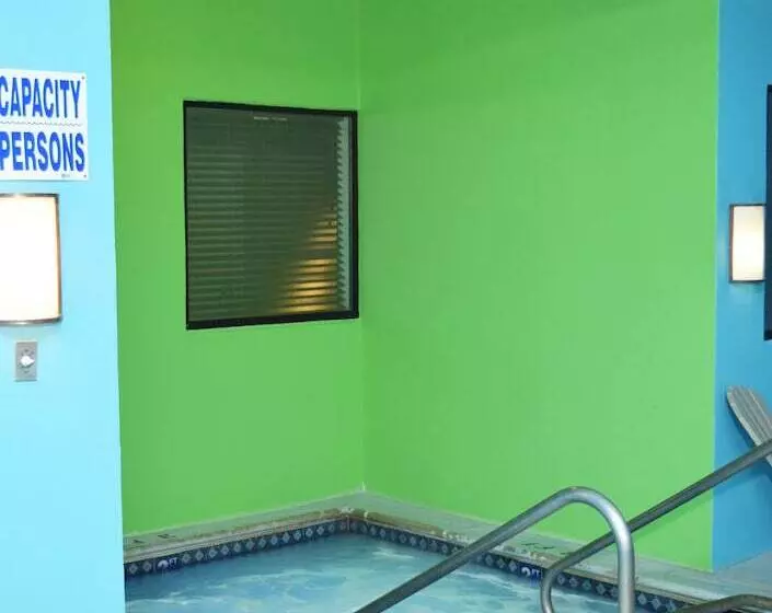 Beachfront Hotel Houghton Lake