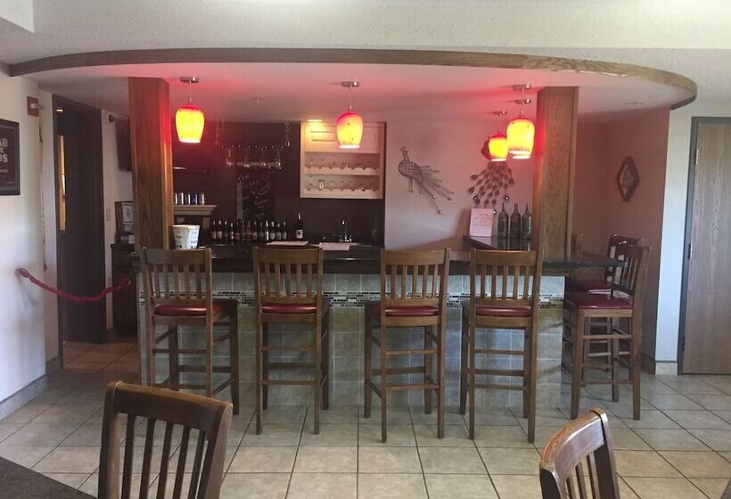 Boarders Inn And Suites By Cobblestone Hotels   Fayette