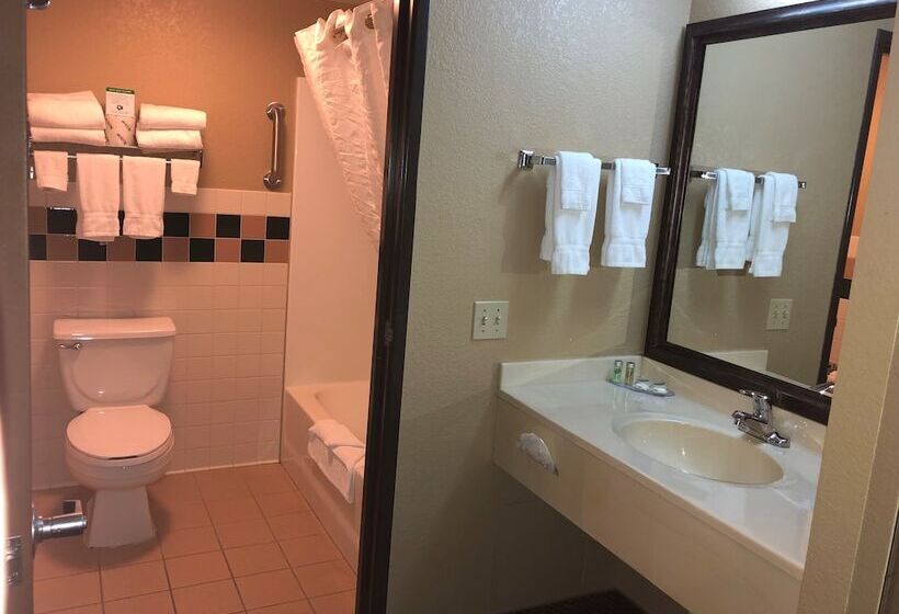 Boarders Inn And Suites By Cobblestone Hotels   Fayette