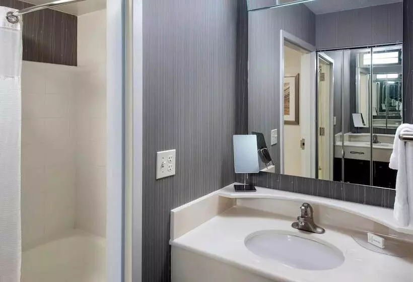 Отель Courtyard By Marriott Lebanon