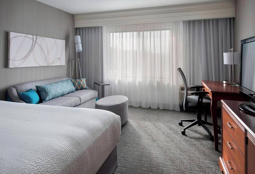 Отель Courtyard By Marriott Lebanon