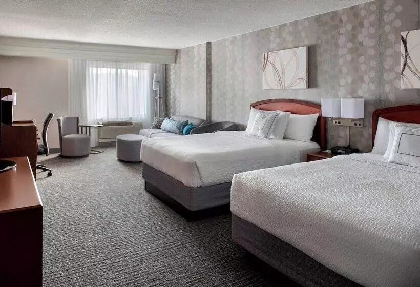 Отель Courtyard By Marriott Lebanon