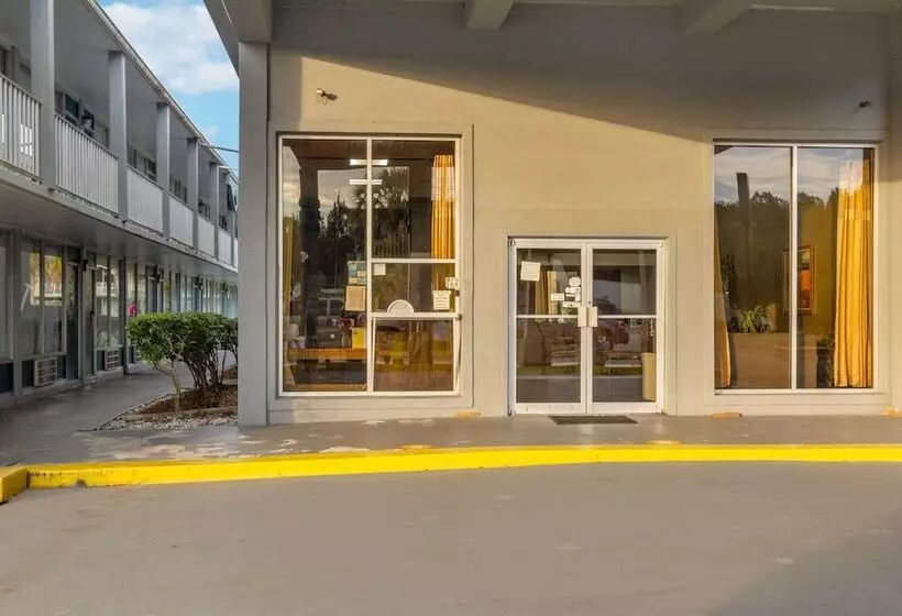 Отель Econo Lodge