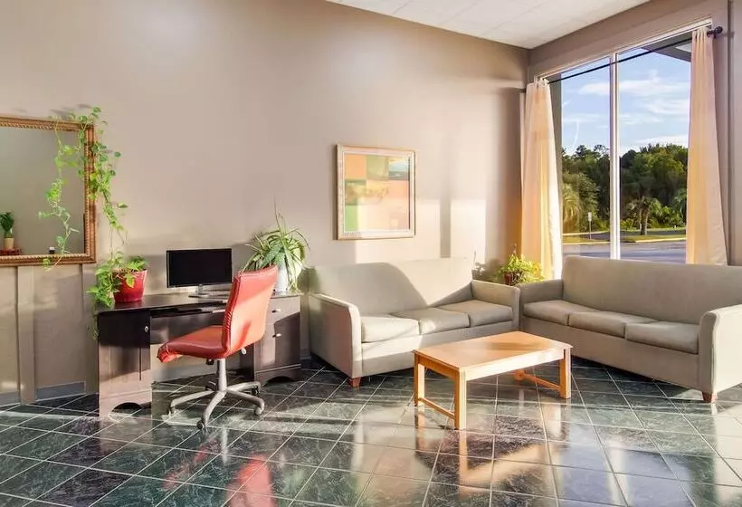 Отель Econo Lodge