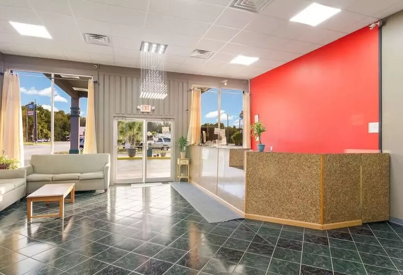 Отель Econo Lodge