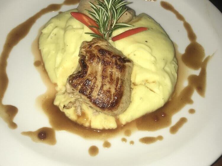 فندق Events Adlerpalast