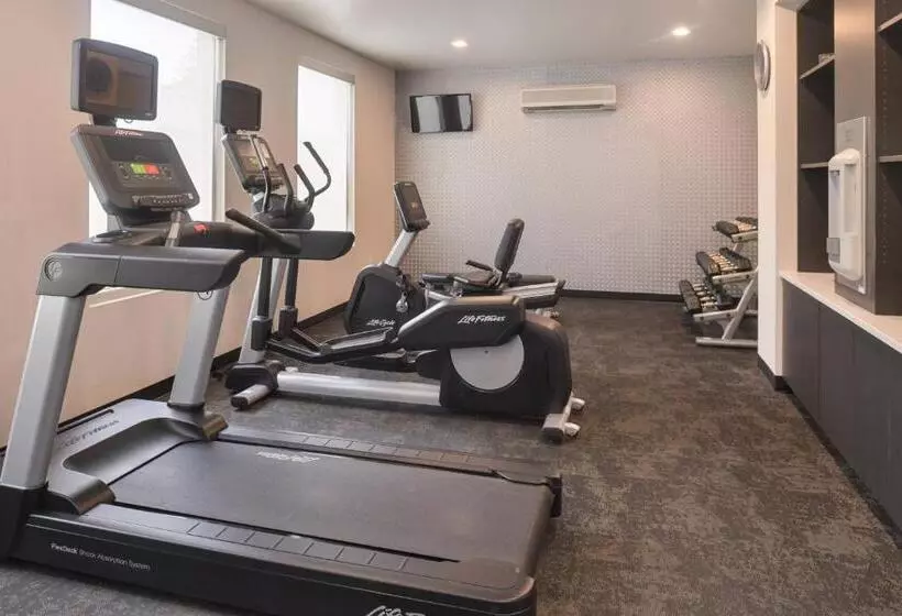 Отель Fairfield Inn & Suites By Marriott Pittsburgh New Stanton