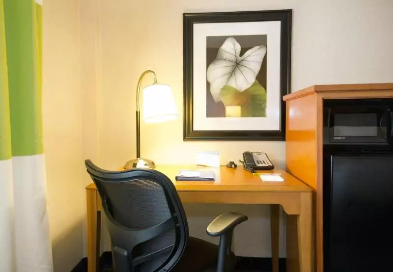 Отель Fairfield Inn & Suites By Marriott Pittsburgh New Stanton