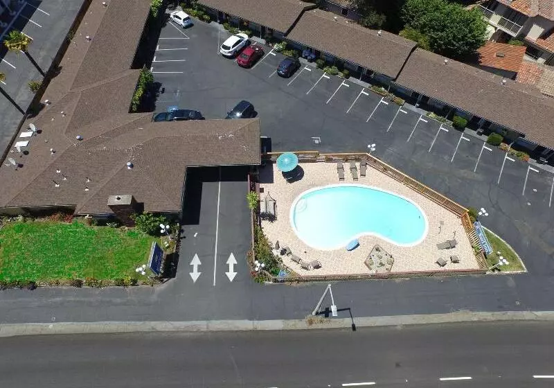 ホテル Monterey Surf Inn