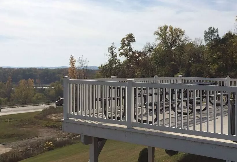 ホテル Savanna Inn & Suites