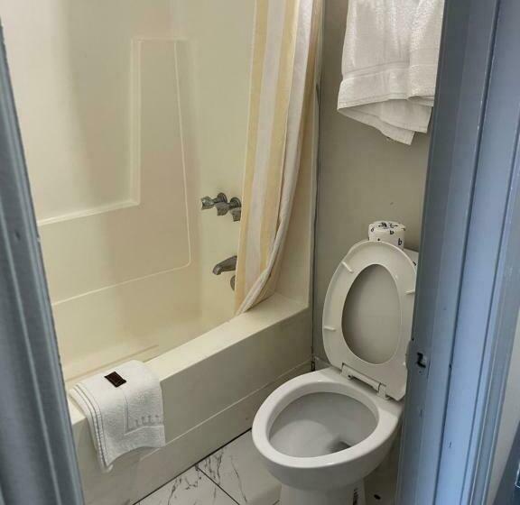 בית מלון כפרי Scottish Inns  Locust Grove